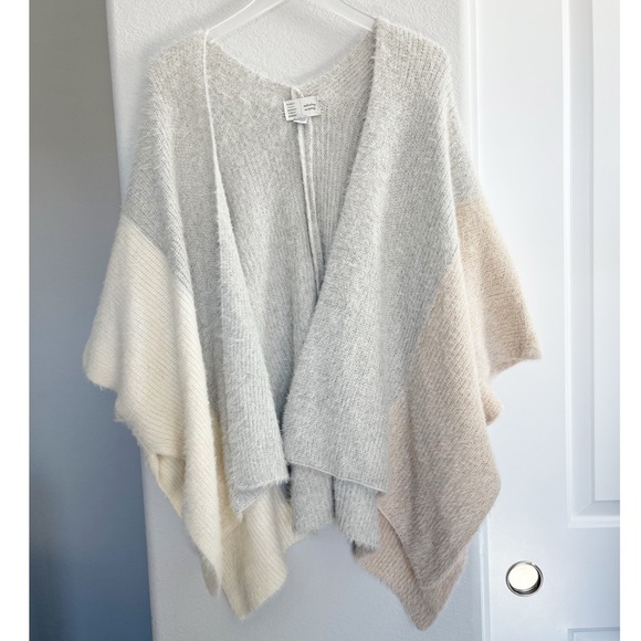 Anthropologie Saturday Sunday Colorblock Kimono Poncho Sweater Gray Cream - Picture 3 of 7